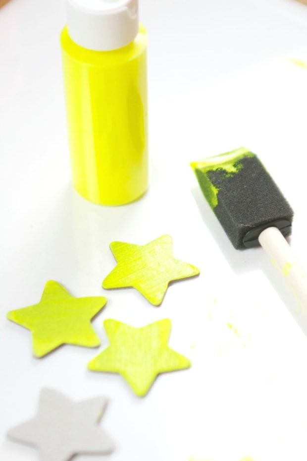 how-to-make-glow-in-the-dark-party-supplies
