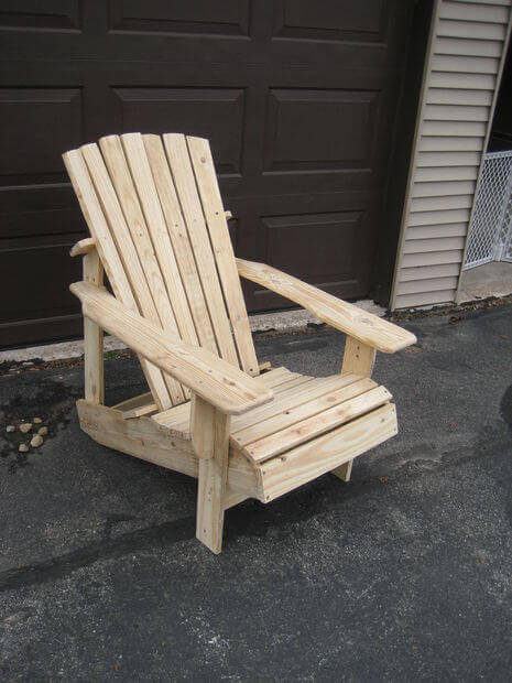 Upcycle a Pallet and make this Adirondack Chair