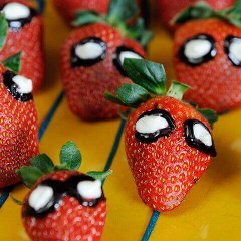 Spiderman Strawberries are the perfect party food for superheros.