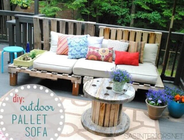 DIY Outdoor Pallet Sofa