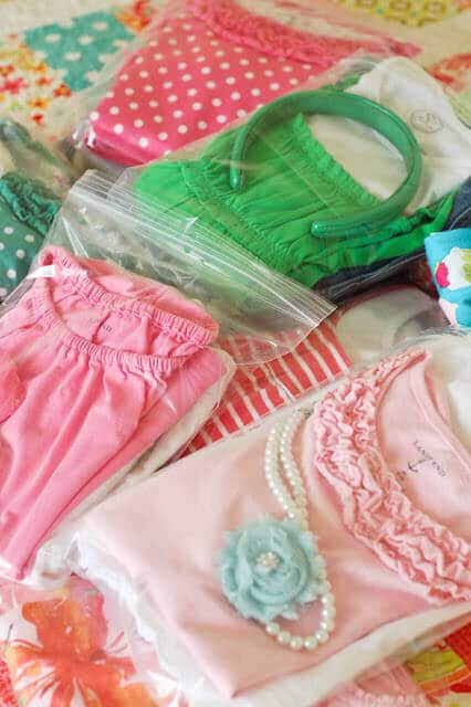 Use ziploc bags to store kids' outfits while travelling.