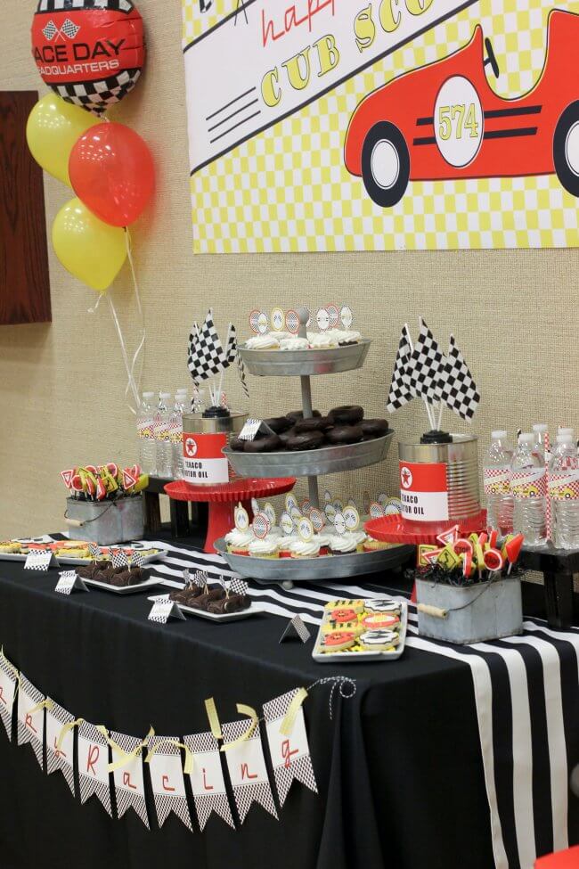 Pinewood derby themed party table