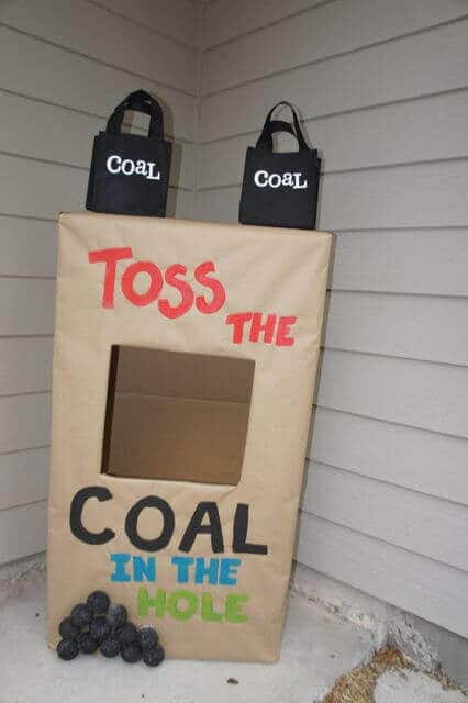 Toss the Coal in the Hole game