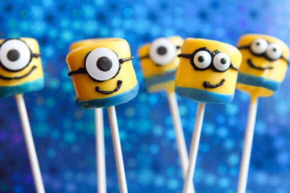These Marshmallow Minion cake pops are fun, cute and easy to make!