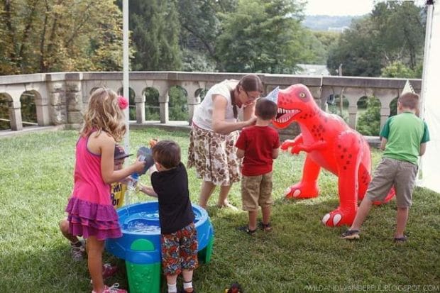 outdoor-dinosaur-birthday-party-ideas-spaceships-and-laser-beams