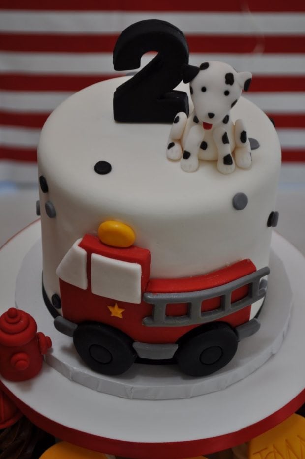 [Love This!] Fireman Party Cake and Cupcakes - Spaceships and Laser Beams