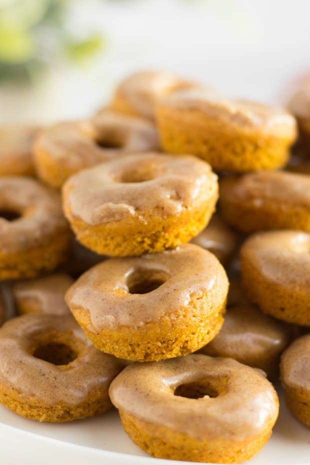 Baked Pumpkin Spice Donuts with Pumpkin Spice Glaze - Spaceships and ...