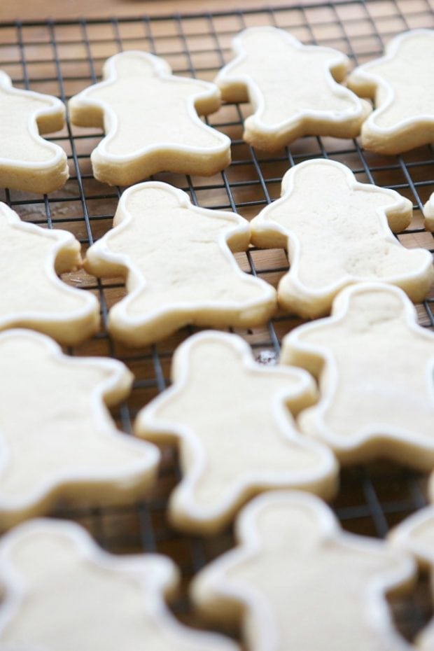 Easy Gingerbread Snowman Sugar Cookies - Spaceships and Laser Beams