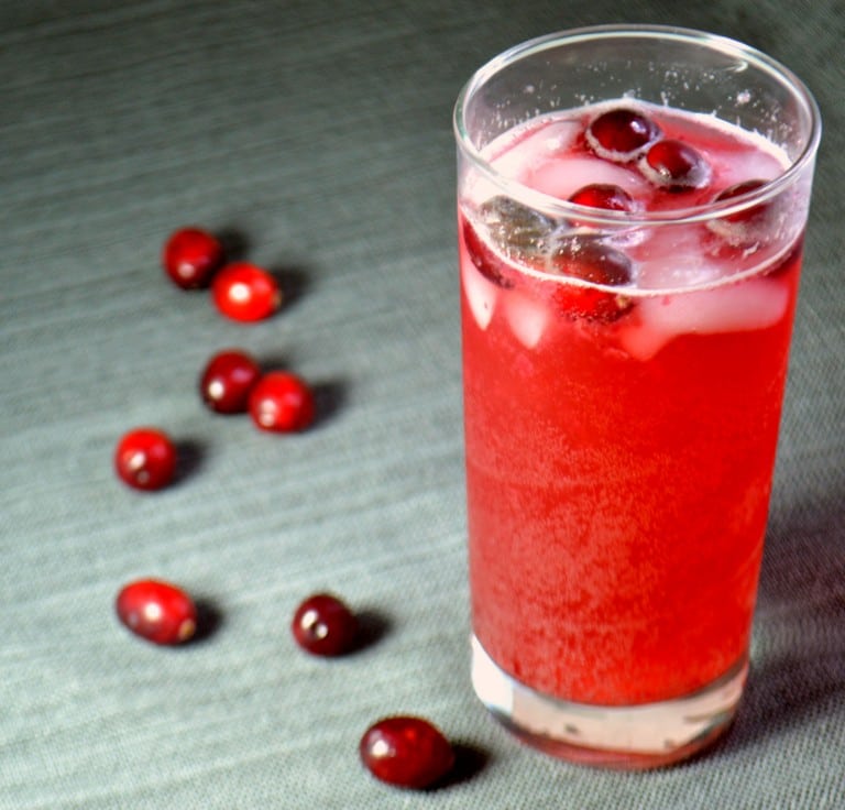 29 Cocktail & Mocktail Recipes For New Year's Eve - Spaceships and ...