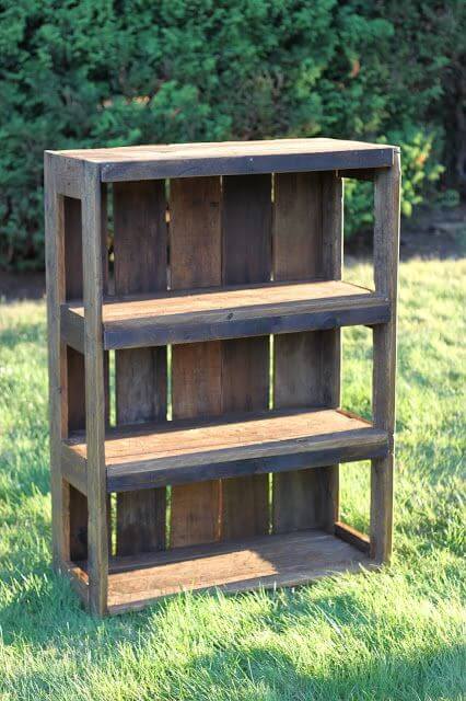 Make a bookcase out of an old pallet.