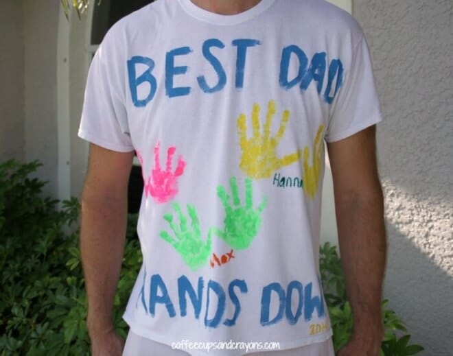 DIY Best Dad Hand's Down T-Shirt. Dad's sure to love this crafty Father's Day gift.