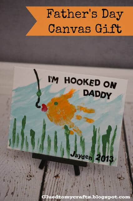 Does dad love fishing? This "I’m Hooked on Daddy" Canvas Gift will remind any father of his hobbies and his kids.