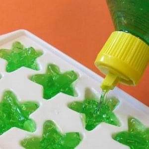 Beat sunburn this summer with these clever Aloe Vera Ice Cubes.