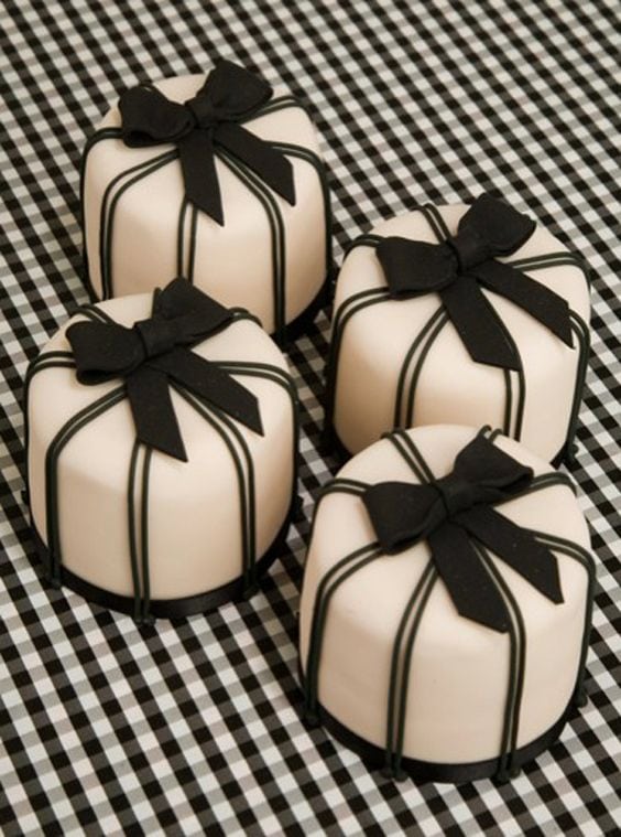 Pinstripe Mini Cakes