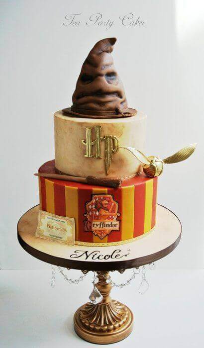 This tiered Harry Potter themed cake will delight your guests