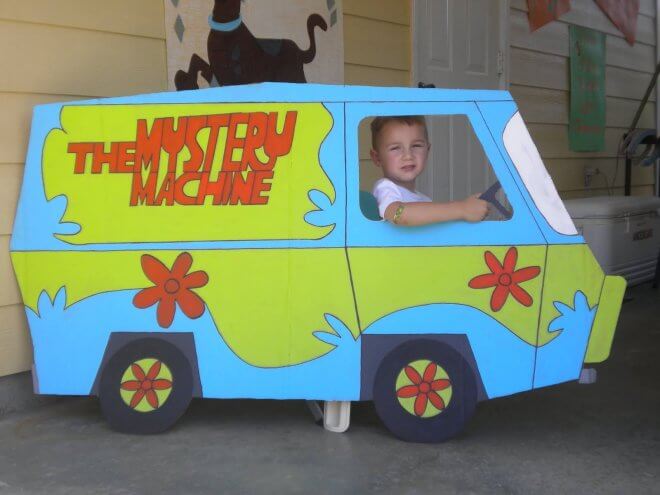 DIY Mystery Machine Photo Booth