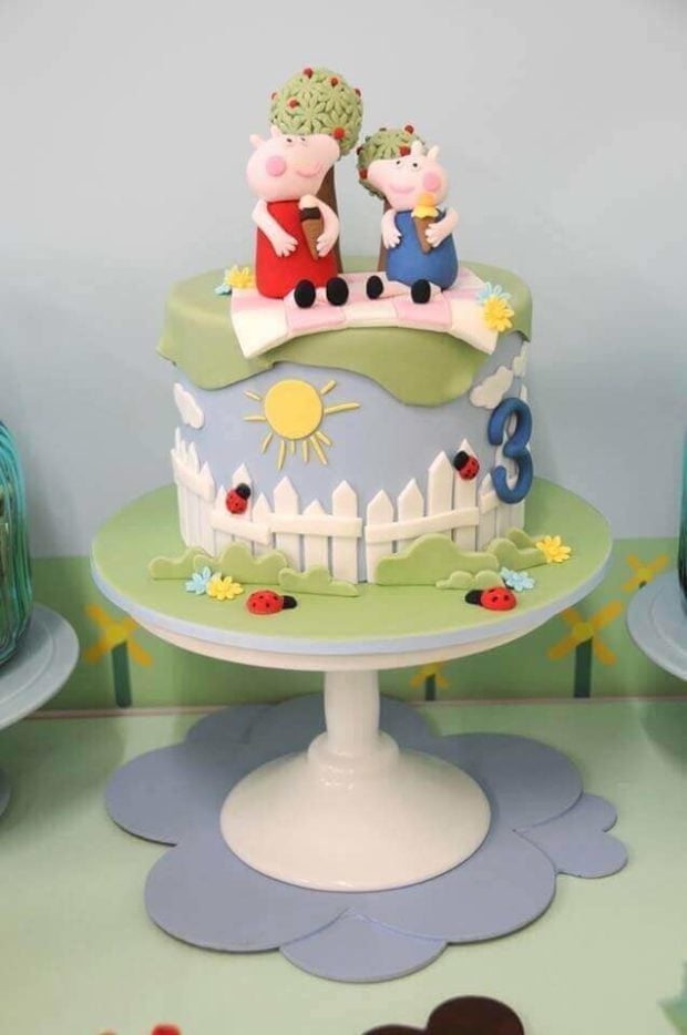 Peppa Pig Birthday Cake