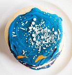 A blue plate, with Cookie and Sugar
