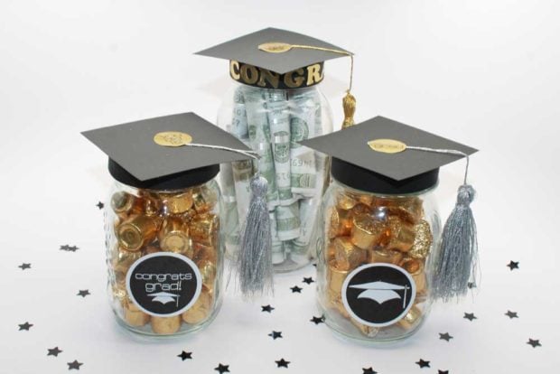 https://spaceshipsandlaserbeams.com/wp-content/uploads/2018/12/Graduation-Mason-Jar-Gifts-by-Online-Labels-19-Graduation-Party-Favor-Ideas-620x414.jpg