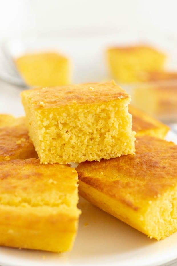 Easy Cornbread Recipe (From Scratch) - Spaceships and ...