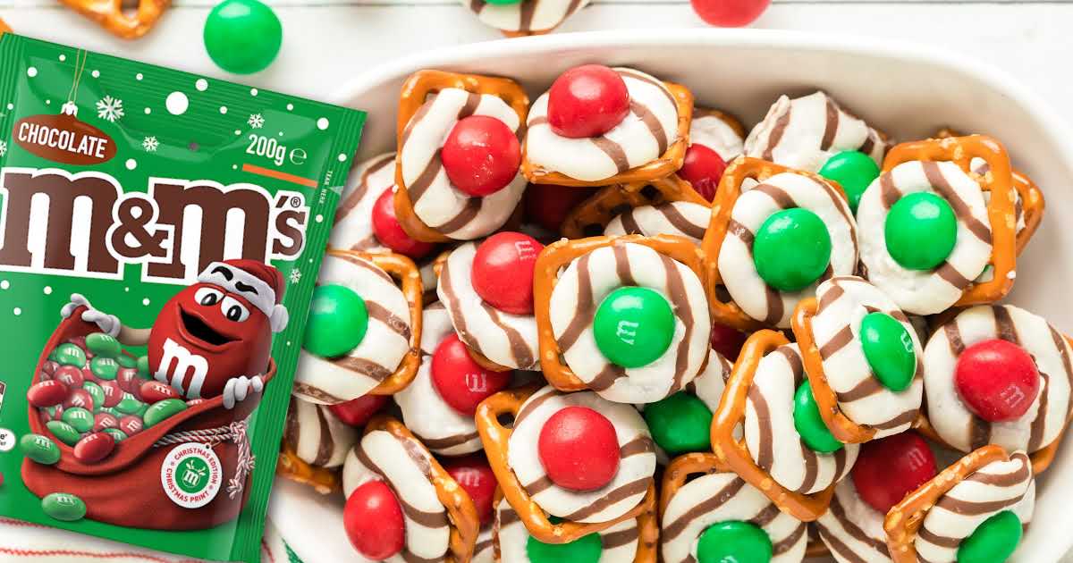 Pretzel Christmas Treats (with M&Ms) - Spaceships and Laser Beams