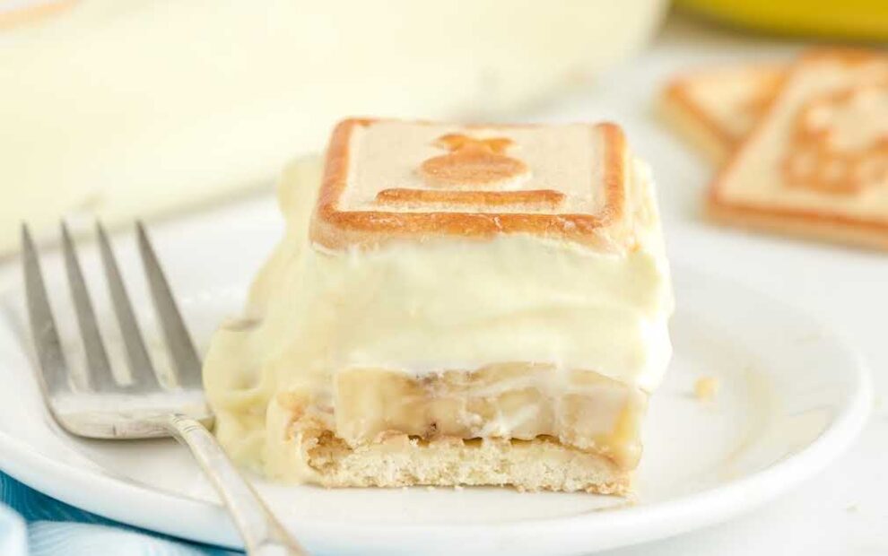 close up shot of a slice of chessmen banana pudding on a plate