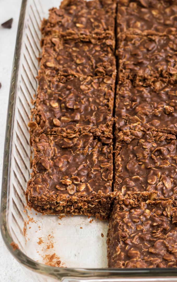close up shot of no bake chocolate oatmeal cookie bars in a clear baking pan