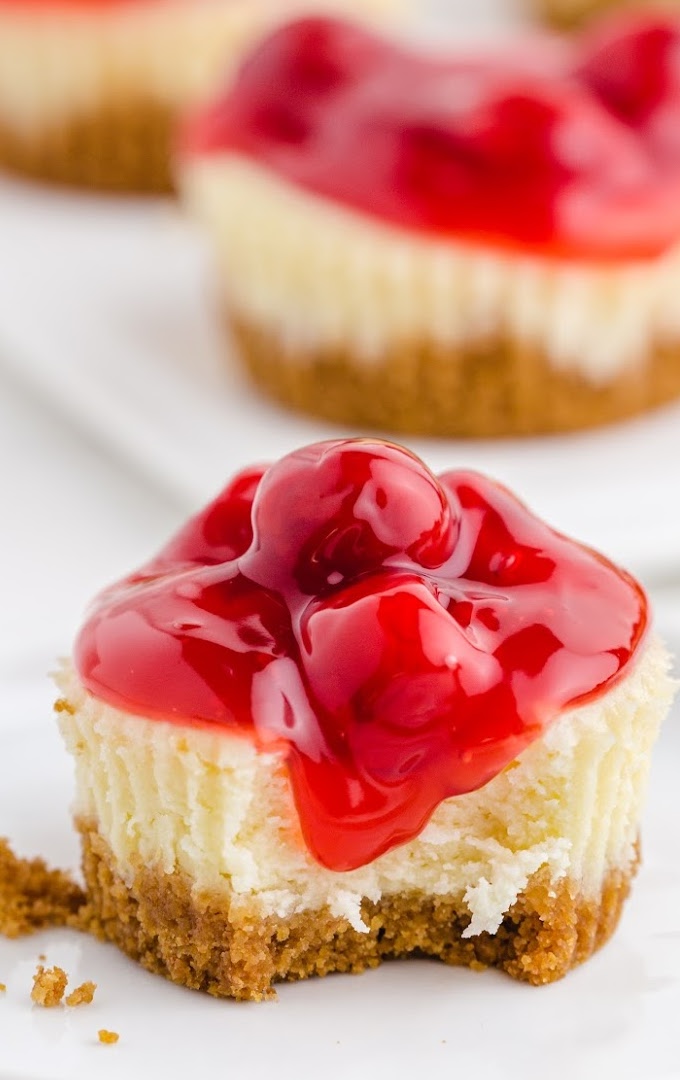 Mini Cherry Cheesecake - Spaceships And Laser Beams