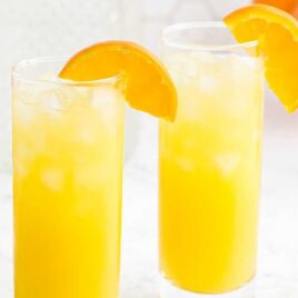 close up shot of glasses of Screwdriver Drink garnished with slices of oranges