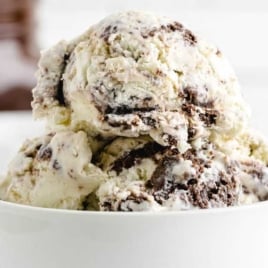 Bowl of homemade cookies and cream ice cream with visible swirls of chocolate cookies.