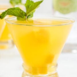 close up shot of Mango Mojito in a glass with mint leave