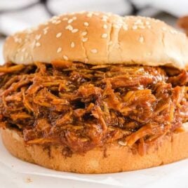 close up shot of a pulled bbq chicken sandwich