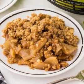 a plate of Apple Crisp