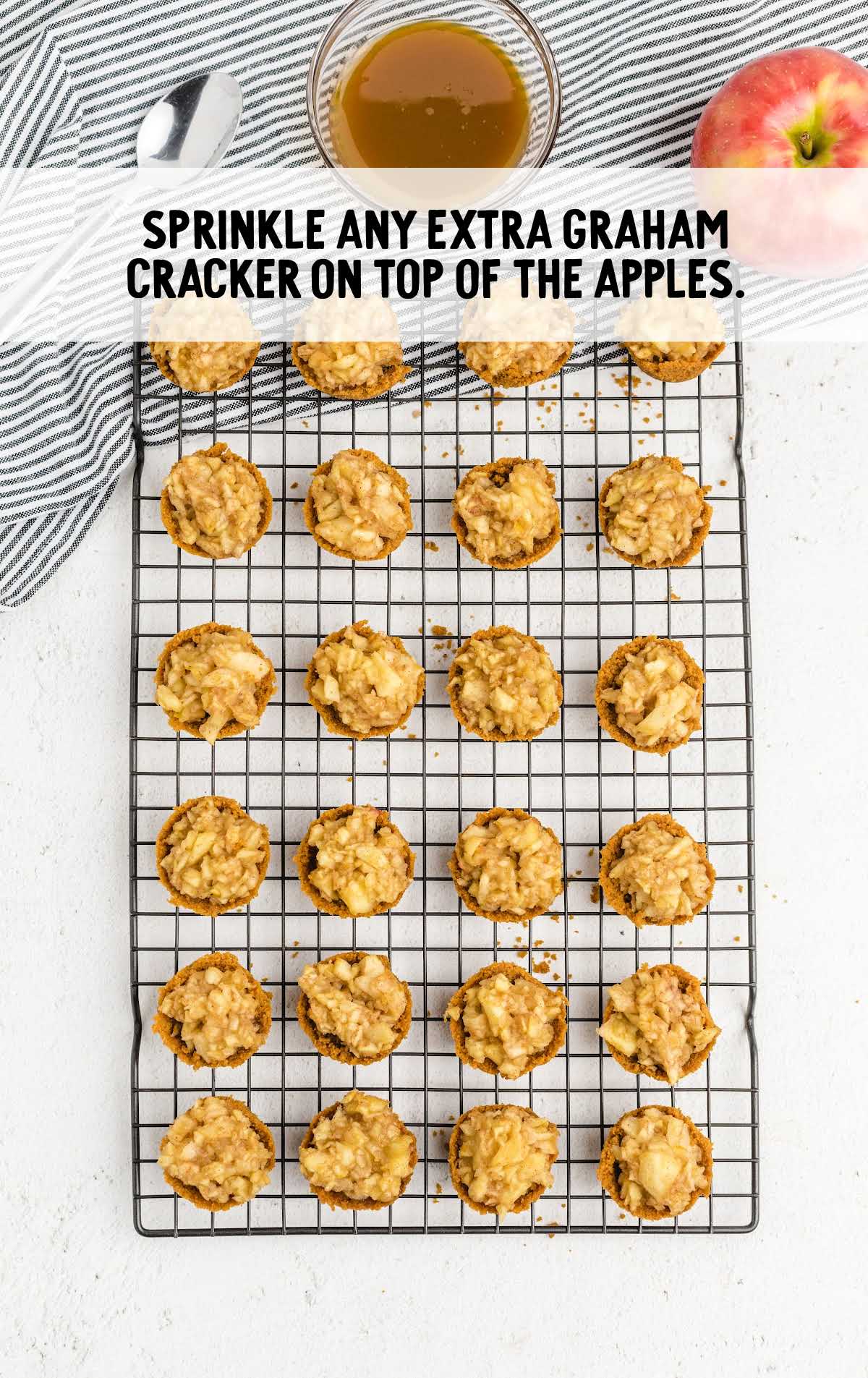 graham crackers crumbled on top of the apple mixture