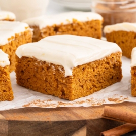 a bunch of pumpkin bars