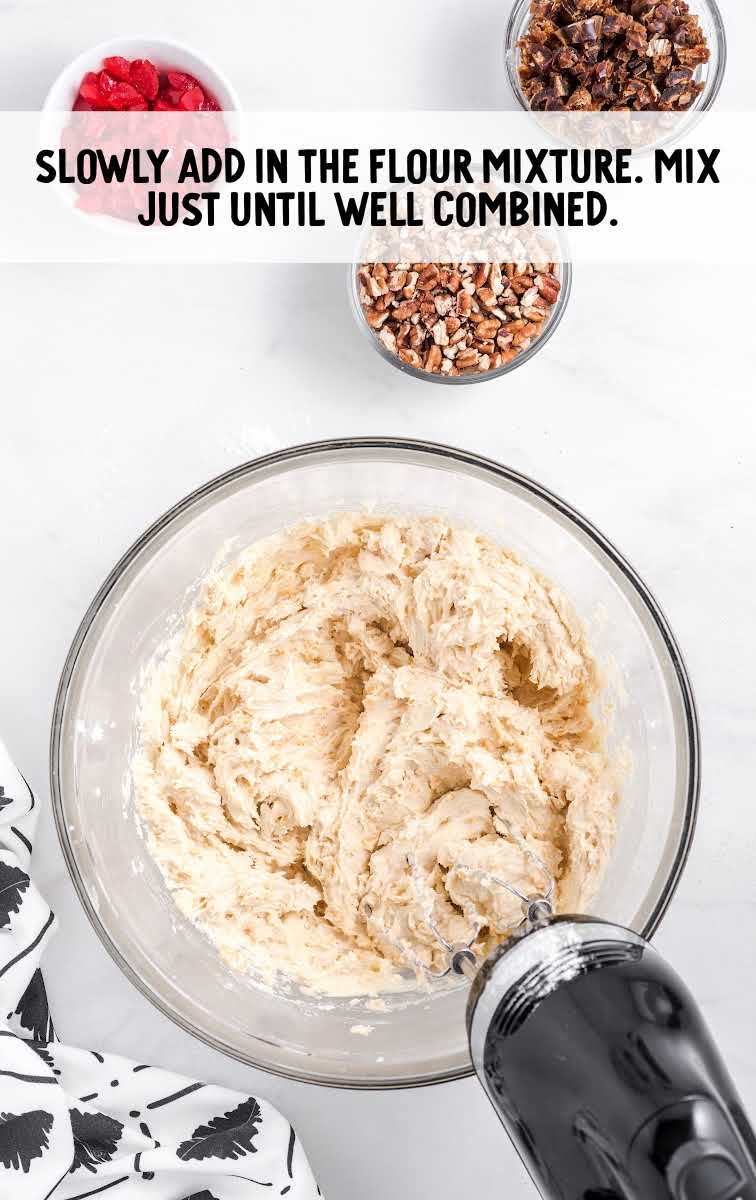 flour mixture blended together in a bowl