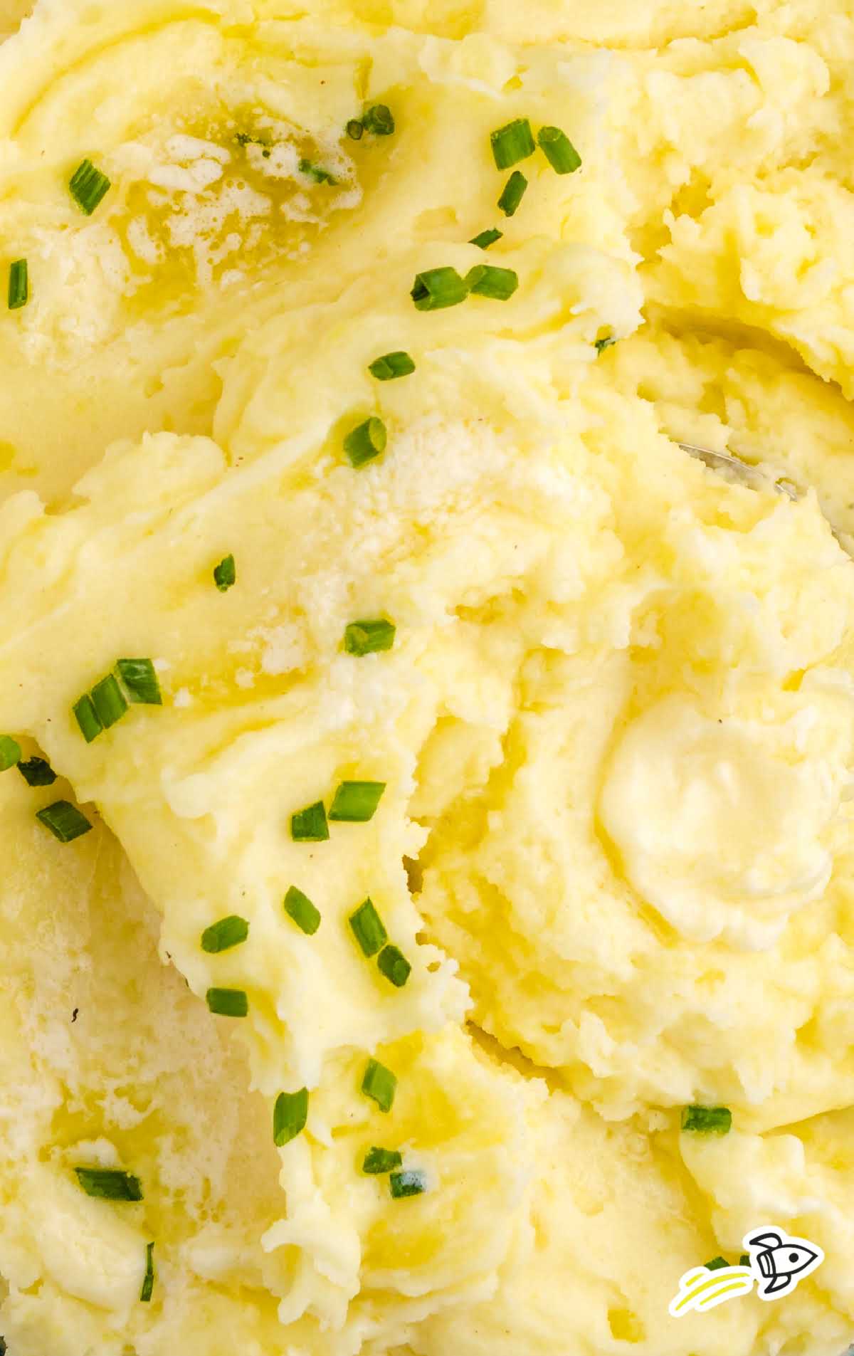 close up overhead shot of Creamy Mashed Potatoes garnished with chives