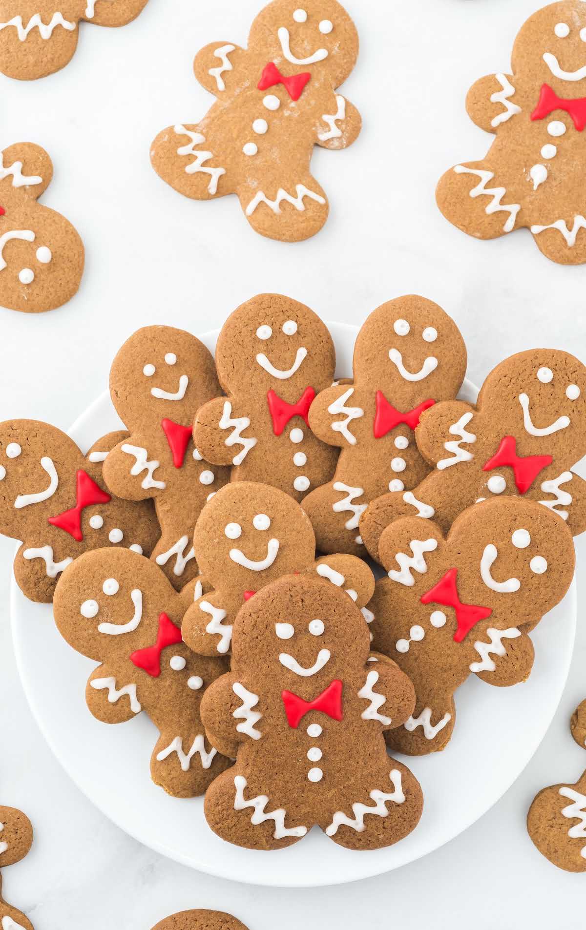 close up shot of a plate of Gingerbread Men Cookies