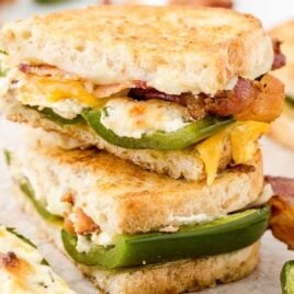 close up shot of jalapeño popper grilled cheese cut in half