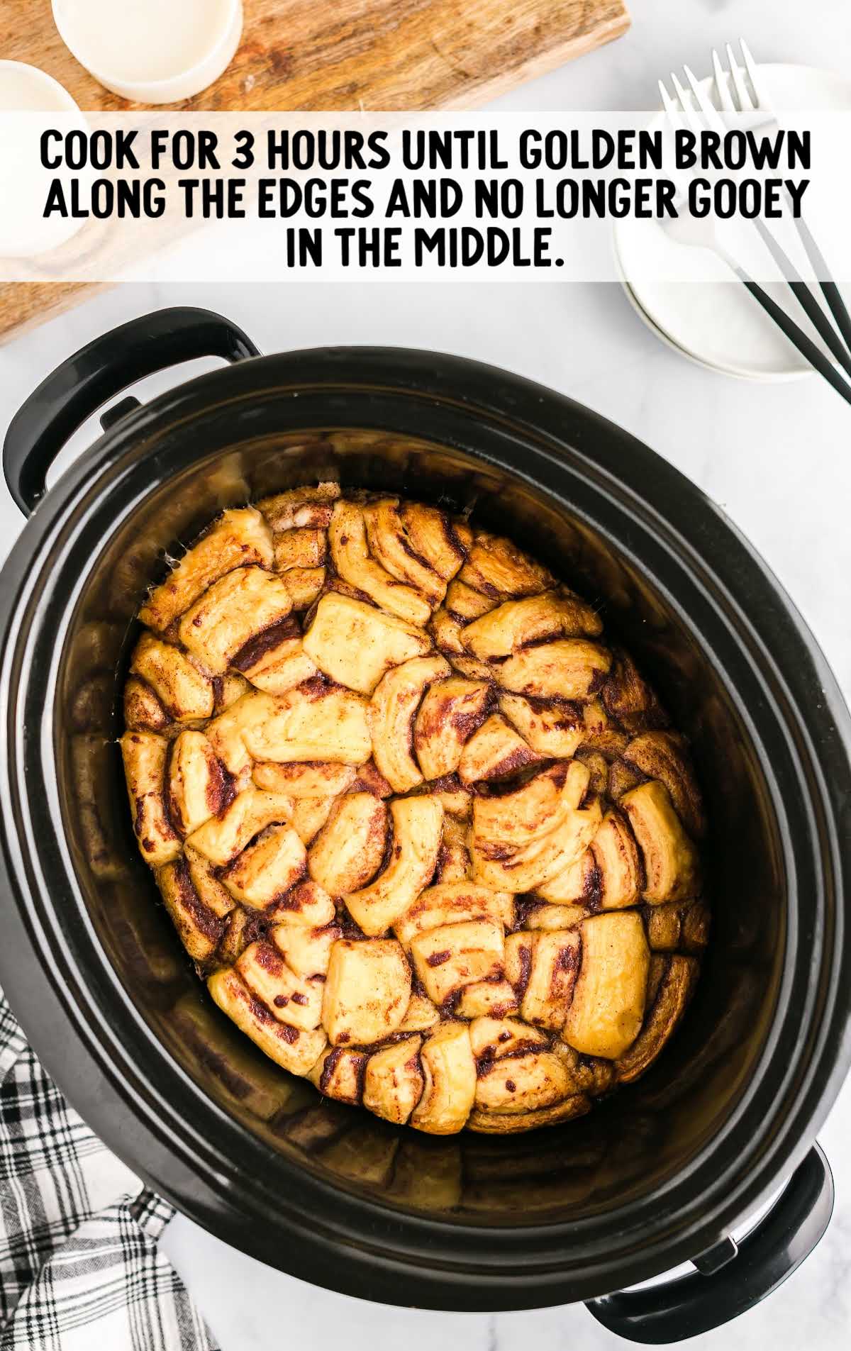 cinnamon rolls cooked in a crockpot