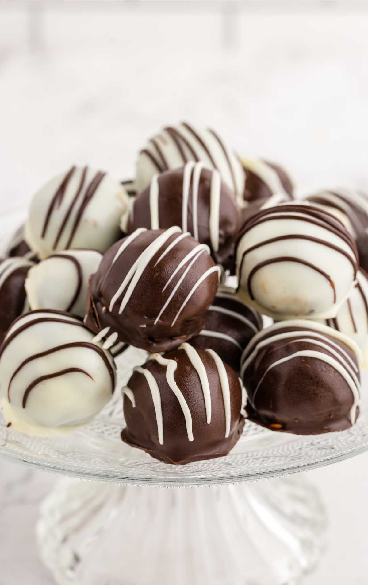 close up shot of a bunch of Oreo Balls on a stand