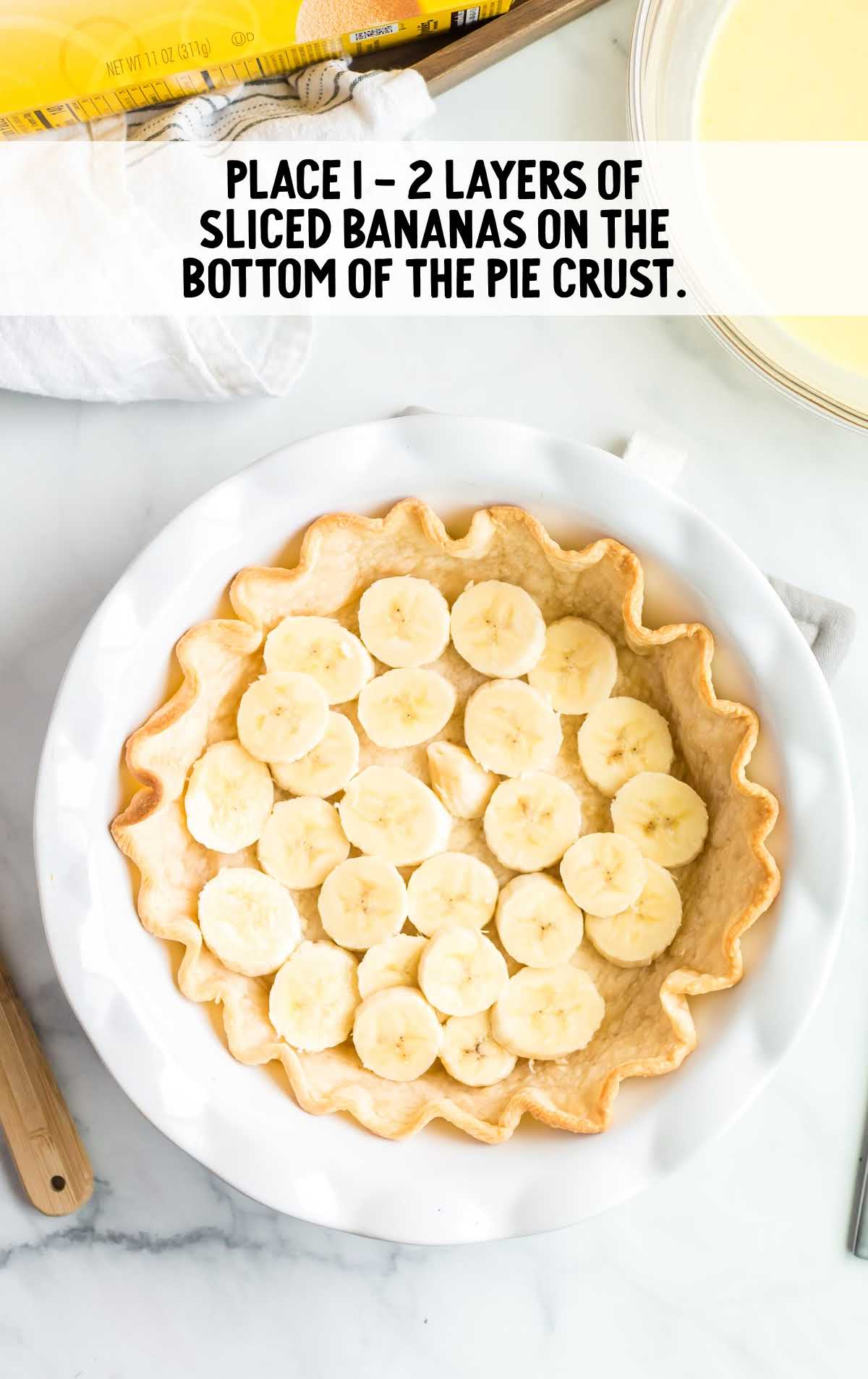 bananas layered on the bottom of the pie crust
