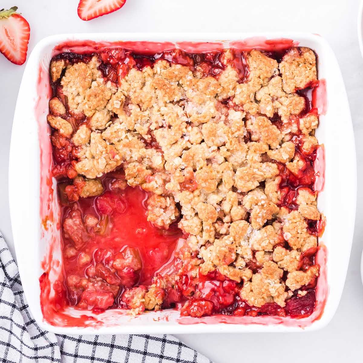 Rhubarb Strawberry Crisp - Spaceships and Laser Beams