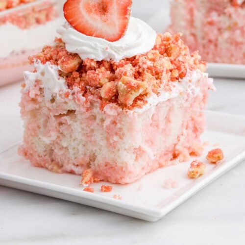 Strawberry-Crunch-Poke-Cake-