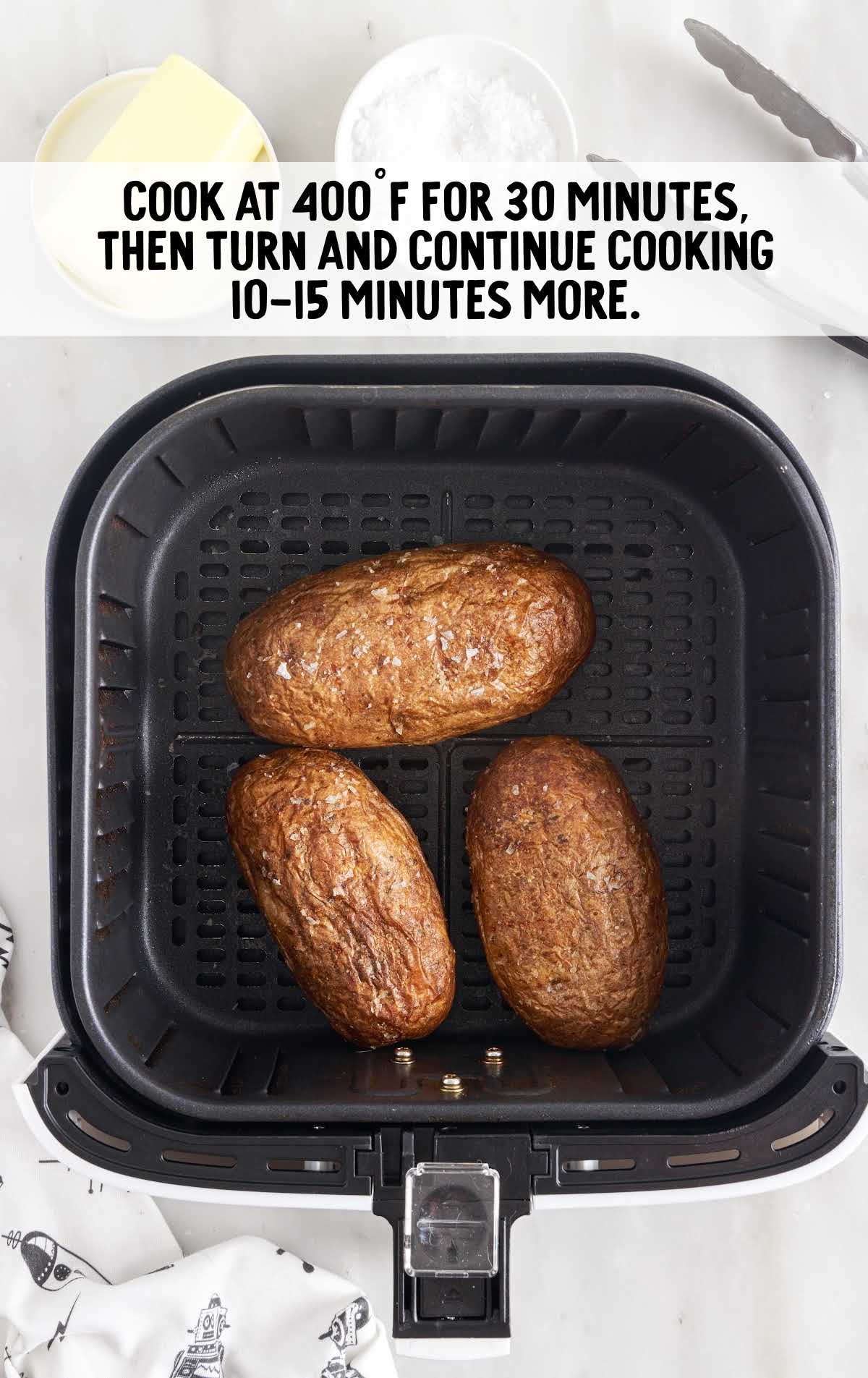 put potatoes on a air fryer