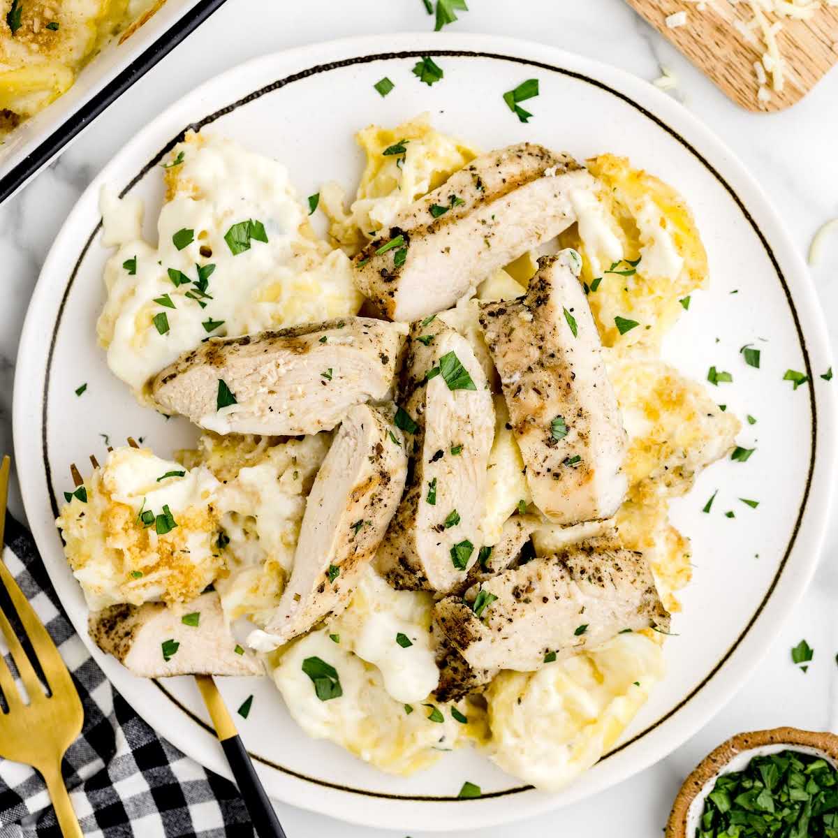 Asiago tortelloni alfredo with deals grilled chicken