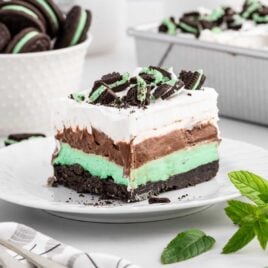 a close up shot of a slice of Mint Oreo Dessert on a plate