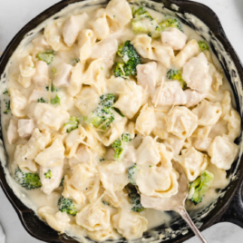 A cast iron skilelt full fo Chicken Tortellini.