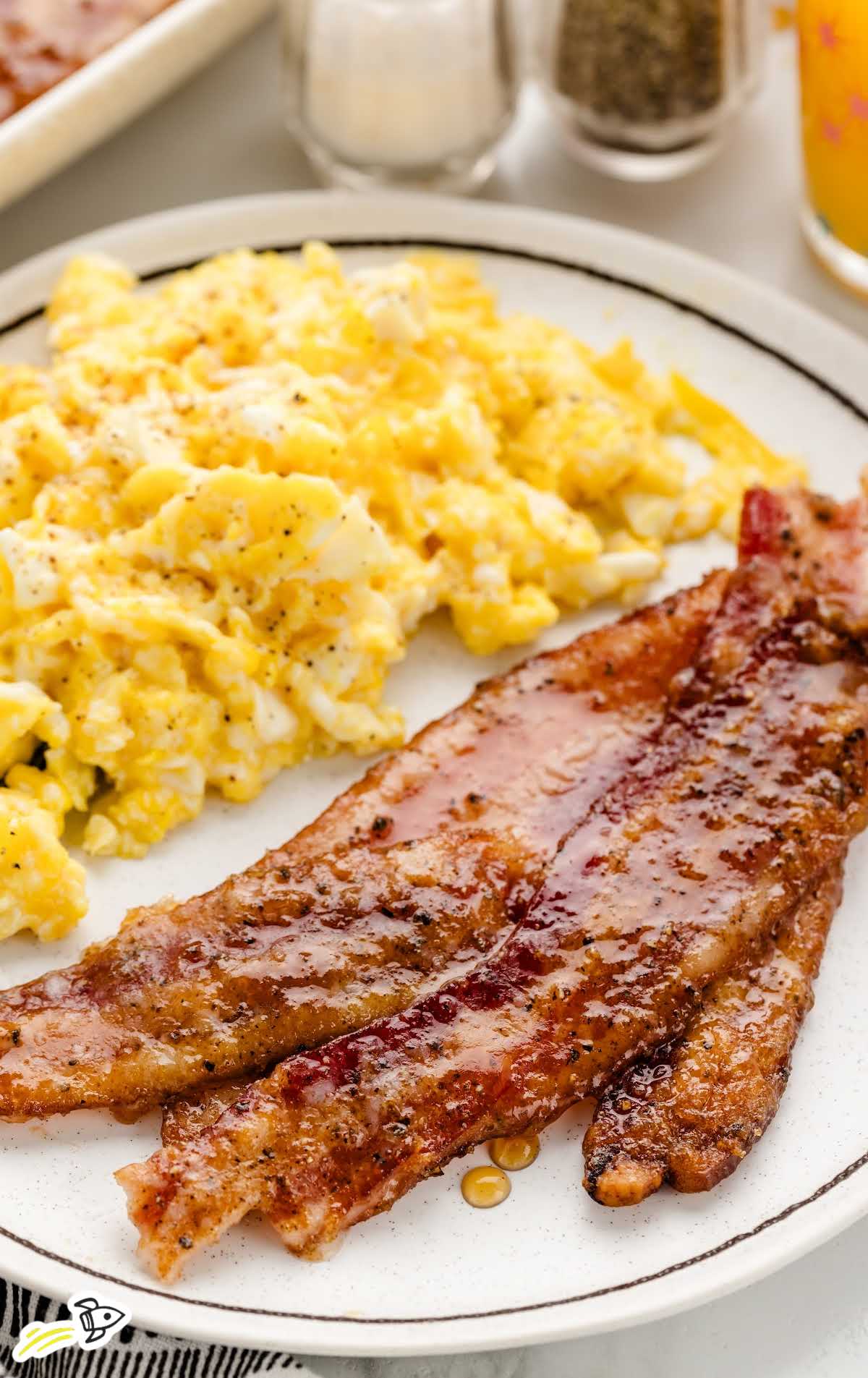 a plate of bacon and scrambled eggs