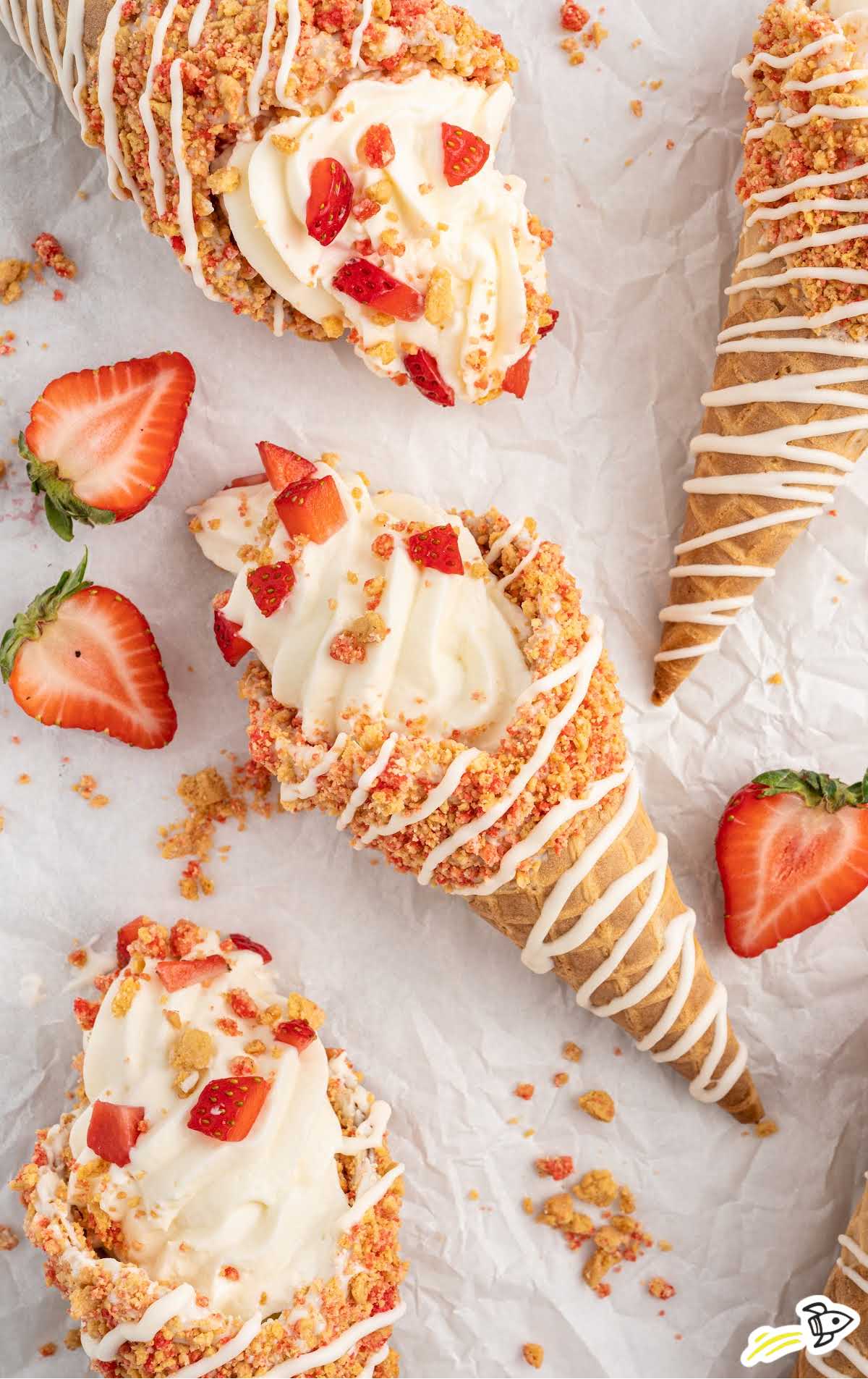 a bunch of Strawberry Crunch Cheesecake Cones